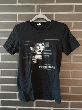 Taylor Swift Reputation stadium tour t-shirt 🖤🐍✨